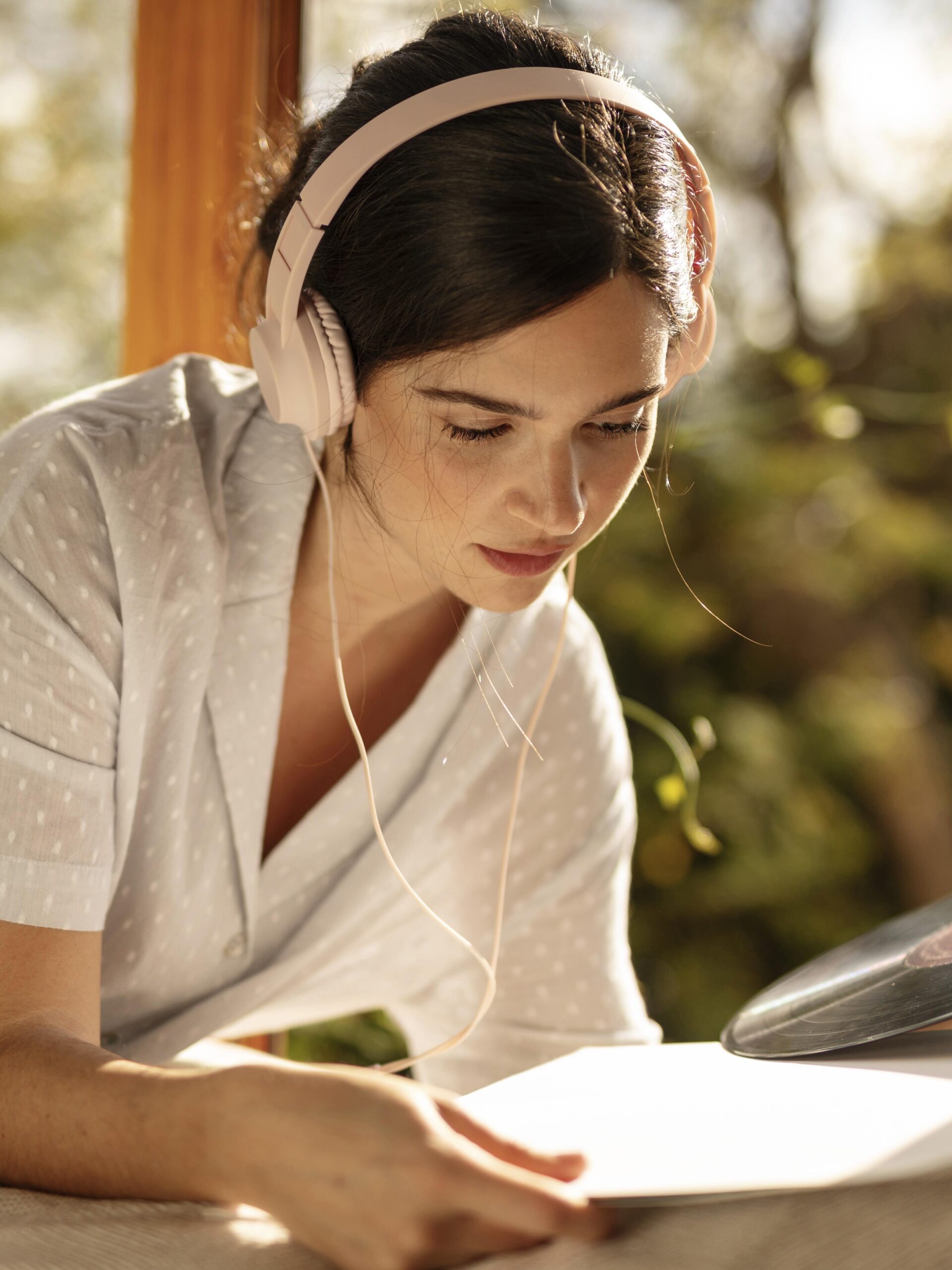medium-shot-woman-holding-vinyl-disc