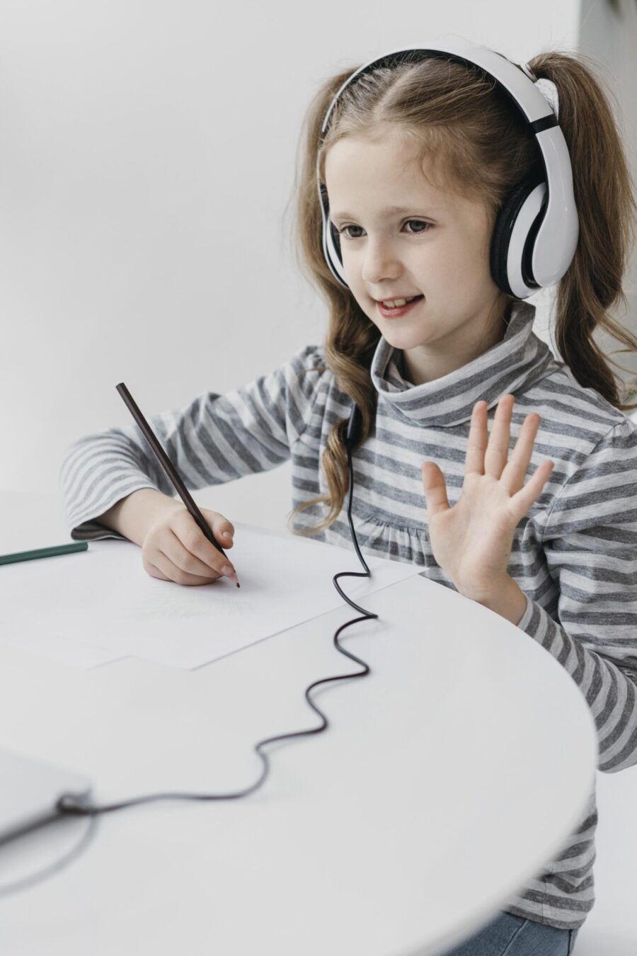 school-girl-wearing-headphones-virtual-school